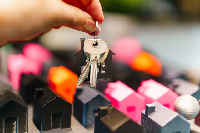 home-keys-and-mini-houses